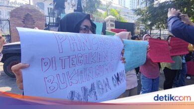 Ibu-Ibu Geruduk DPRD Jabar, Sistem PCMB Dinilai Membuat Orang Tua Kewalahan