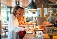 5 Tipe Cowok Saat Makan di Restoran All You Can Eat, Mana yang Paling Tahan?