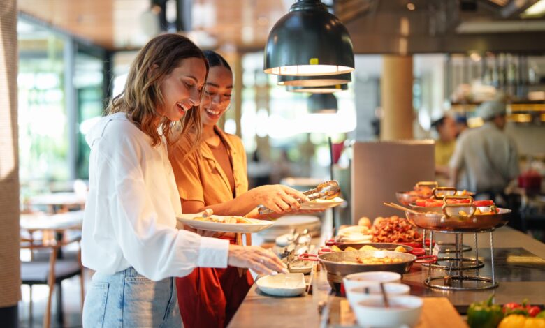 5 Tipe Cowok Saat Makan di Restoran All You Can Eat, Mana yang Paling Tahan?