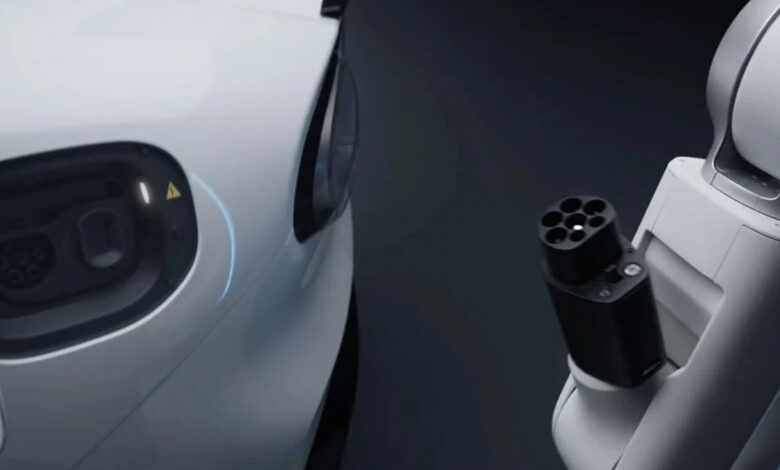 Xiaomi Tunjukkan Lengan Robot Pengisi Daya EV, Mobil Listrik Bisa Cas Tanpa Sentuh