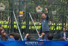 Mahasiswi Undip Soroti Jabatan Sipil yang Kian Terdesak, Demo di Kantor Gubernur Jateng