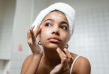 5 Kebiasaan Malam yang Diam-Diam Membuat Wajah Tampak Lebih Muda