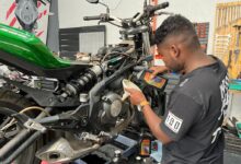 180 Siswa SMK Turun Tangan Ganti Oli 2.500 Motor Guru, Hasston Cetak Rekor MURI