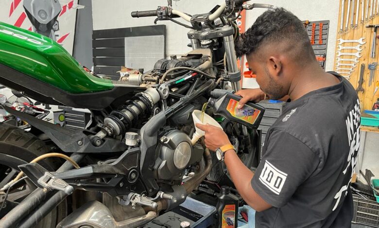 180 Siswa SMK Turun Tangan Ganti Oli 2.500 Motor Guru, Hasston Cetak Rekor MURI