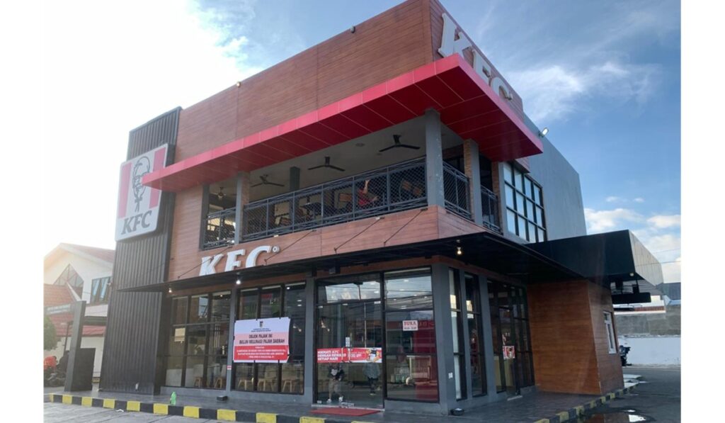 Palu Pasang Spanduk Sanksi di Seluruh Gerai KFC, Pajak Restoran Berulang Kali Telat Disetor