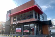 Palu Pasang Spanduk Sanksi di Seluruh Gerai KFC, Pajak Restoran Berulang Kali Telat Disetor