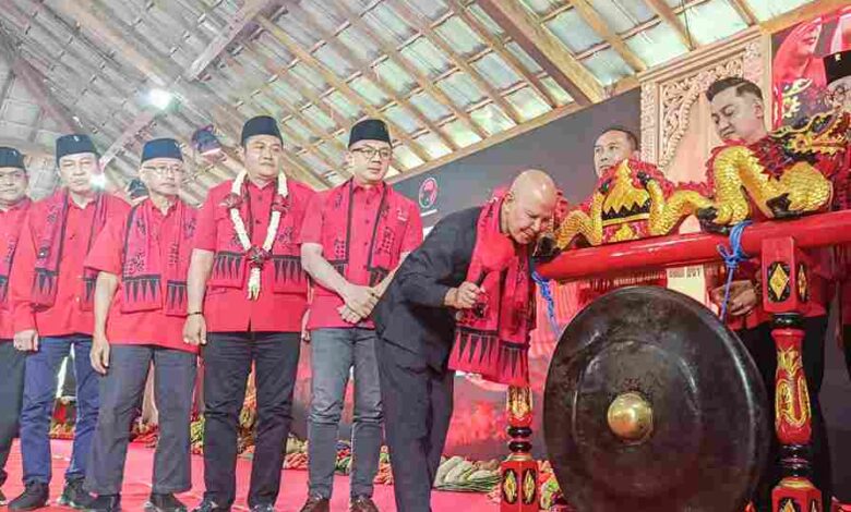 Lumajang Dipertahankan, PDIP Jatim Dorong Indah-Amperawati dan Yudha Lanjut ke 2029