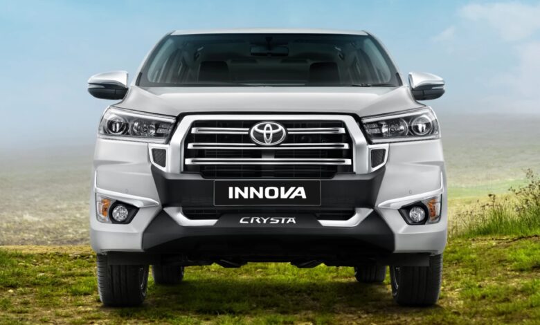 Innova Crysta Facelift 2026 Tampil Makin Tegas, Gril Depannya Kini Bawa Nuansa Land Cruiser