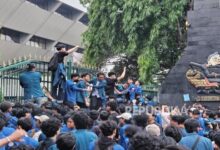 Mahasiswa Undip Teriak Reformasi di Kantor Gubernur Jateng, Soroti Krisis Ekonomi