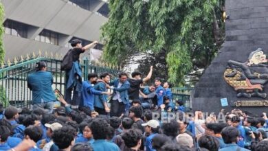 Mahasiswa Undip Teriak Reformasi di Kantor Gubernur Jateng, Soroti Krisis Ekonomi