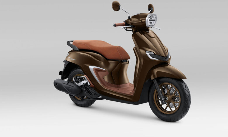 Stylo 160 Special Burgundy Hanya Ada di Tipe Tertinggi, Aura Mewahnya Langsung Terlihat