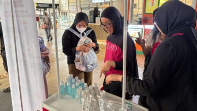 Metoo Ubah Halte CSW Jadi Panggung Self-Care, Oral Care Menyapa Commuters Jakarta