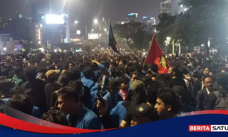 TNI-Polri Turun Bersih-Bersih Seusai Demo, Ruang Publik Cepat Pulih