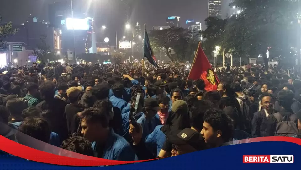 TNI-Polri Turun Bersih-Bersih Seusai Demo, Ruang Publik Cepat Pulih