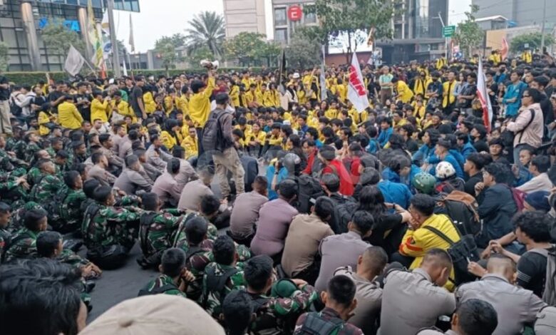 Batas TNI dan Komcad Dipersoalkan, DPR Tegaskan Pengamanan Demo Harus Terkendali