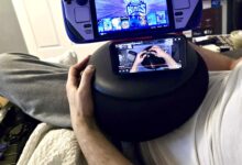 Gaming Pillow Ini Bikin Main Handheld Lebih Rileks, Tapi Tidak Semua Orang Akan Cocok