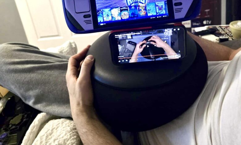 Gaming Pillow Ini Bikin Main Handheld Lebih Rileks, Tapi Tidak Semua Orang Akan Cocok