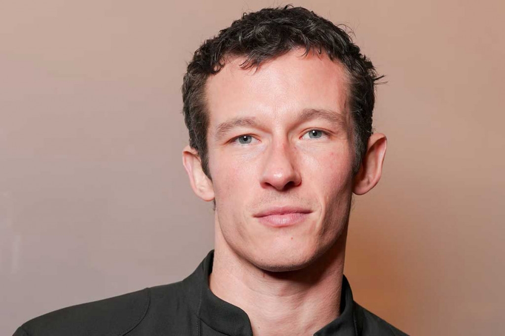 Callum Turner Tetap Bungkam Soal James Bond, Dukungan George Clooney Ikut Menguat