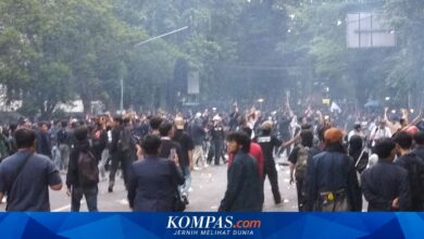 Petasan Meledak Saat Massa Mundur, Demo Mahasiswa di DPRD Jabar Berakhir Ricuh