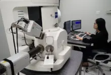 SEM Bekas Disulap Jadi TEM, Hasilnya Tembus Resolusi Sub-Nanometer