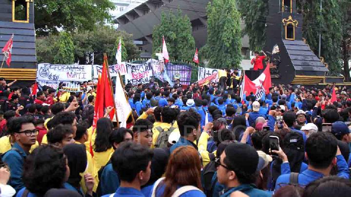 Mahasiswa Kepung Kantor Gubernur Jateng, Desakan Evaluasi MBG dan Stabilitas Ekonomi Menguat