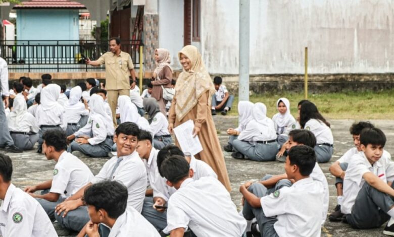 Guru PPPK Paruh Waktu Digaji Rp15 Ribu, Anggaran Pendidikan Kembali Dipertanyakan