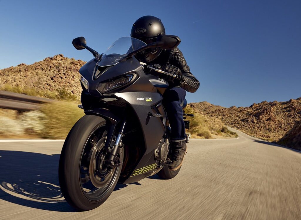 Teknologi Balap Kini Masuk Motor Jalan Raya, Super Sport Bike Makin Diburu