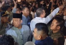 Mahasiswa Kepung Forum di UGM, Nusron Wahid Dievakuasi Saat Diskusi Pecah