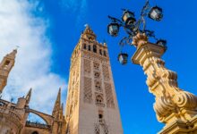 Giralda Sevilla, Menara yang Menyimpan Jejak Peralihan dari Islam Moor ke Kristen