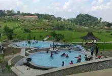 Panorama Sawah Bengkok Majalengka Menawarkan Liburan Keluarga yang Lebih Tenang