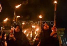 Cahaya Obor Masih Menghidupkan Malam 1 Muharram di Banyak Daerah