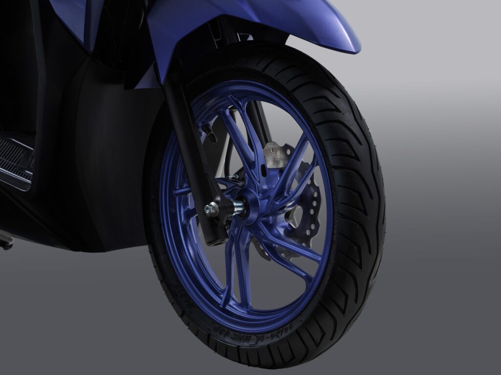 Sorotan Lampu V-Shape Vario 125, Jangkauan Malamnya Makin Meyakinkan
