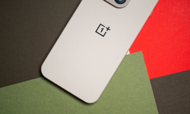 OnePlus 16 Tinggalkan 240Hz, Pilih 185Hz demi Layar Lebih Aman dan Bezel Tipis