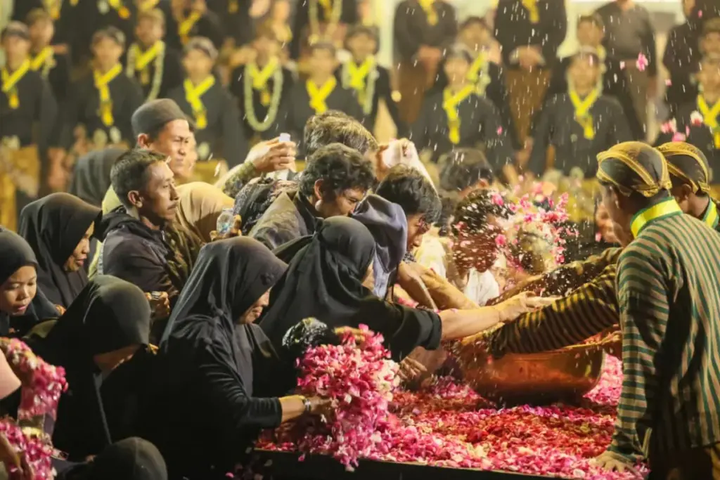 Ribuan Warga Padati Kirab 1 Sura Mangkunegaran, Tradisi Jadi Kekuatan Daerah