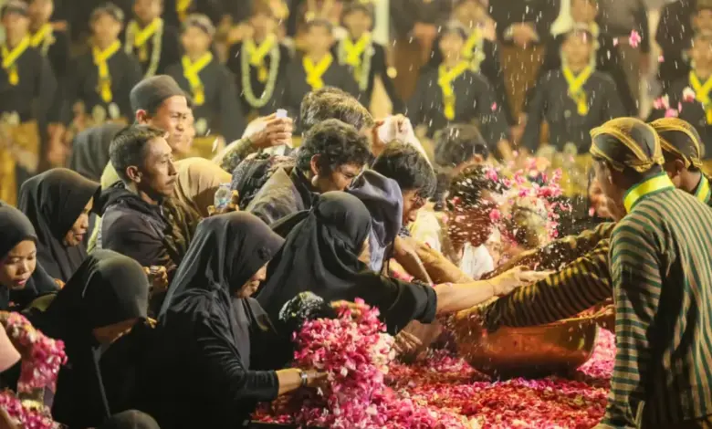 Ribuan Warga Padati Kirab 1 Sura Mangkunegaran, Tradisi Jadi Kekuatan Daerah