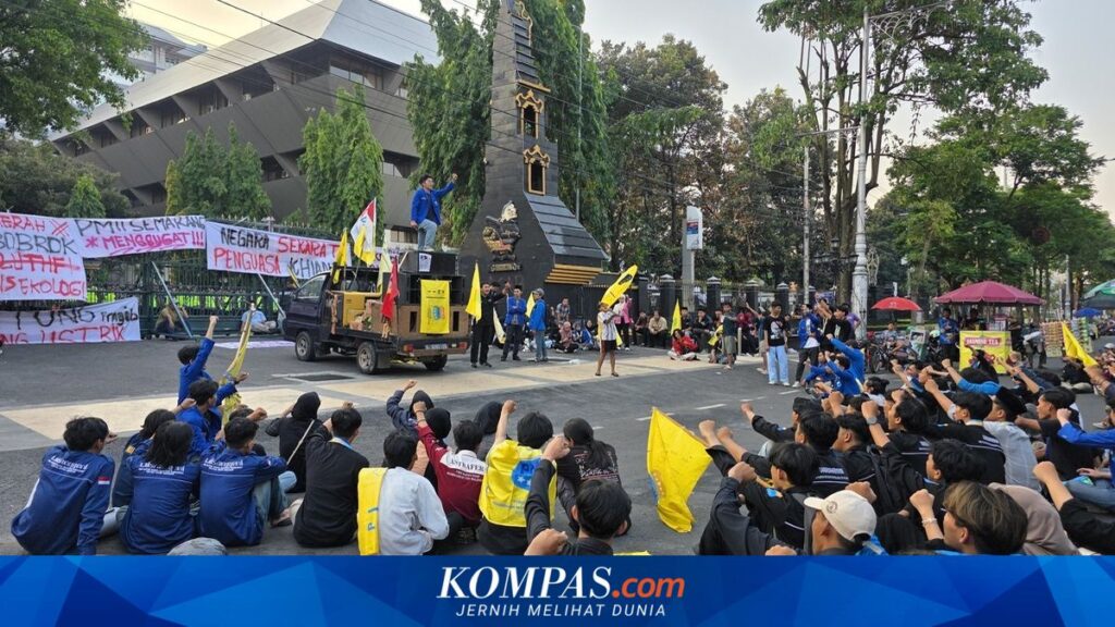 Massa Mahasiswa Semarang Kembali Turun ke Jalan, Kantor Gubernur Jateng Jadi Sasaran