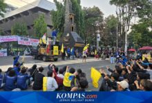 Massa Mahasiswa Semarang Kembali Turun ke Jalan, Kantor Gubernur Jateng Jadi Sasaran
