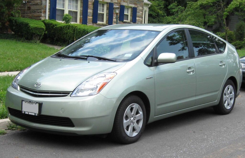 Prius Bekas Tetap Diburu pada 2026, Harga Masih Bertahan karena Irit dan Teruji