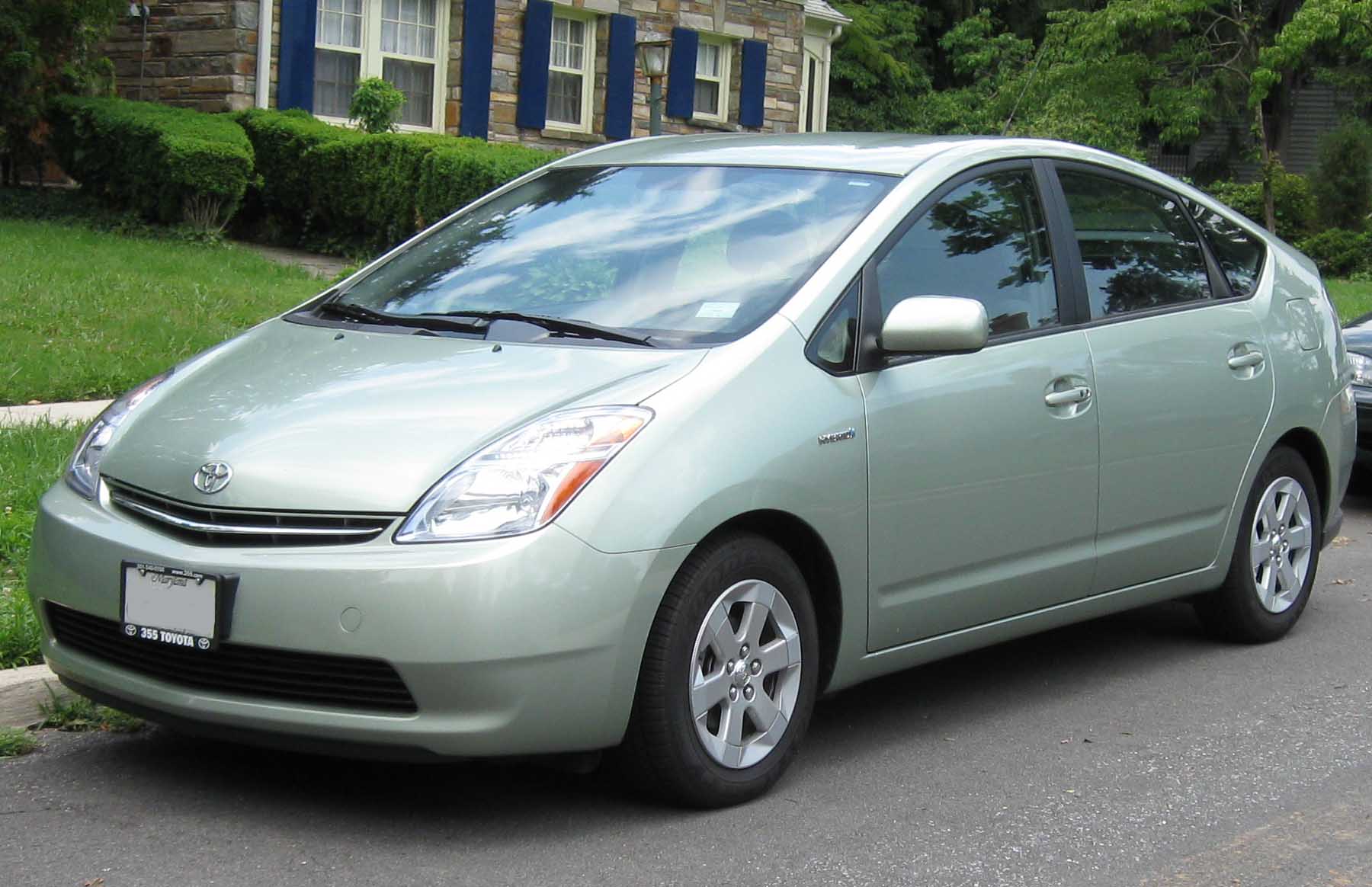 Prius Bekas Tetap Diburu pada 2026, Harga Masih Bertahan karena Irit dan Teruji