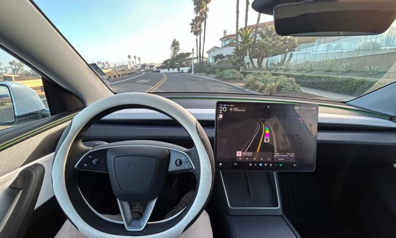 Kepala Boneka Dipakai Menipu Tesla, Celah Aneh di Full Self-Driving