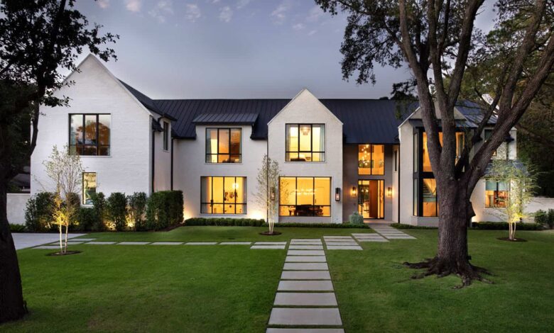 7 Inspirasi Rumah Kampung Modern Elegan, Taman Depan Luasnya Bikin Sejuk