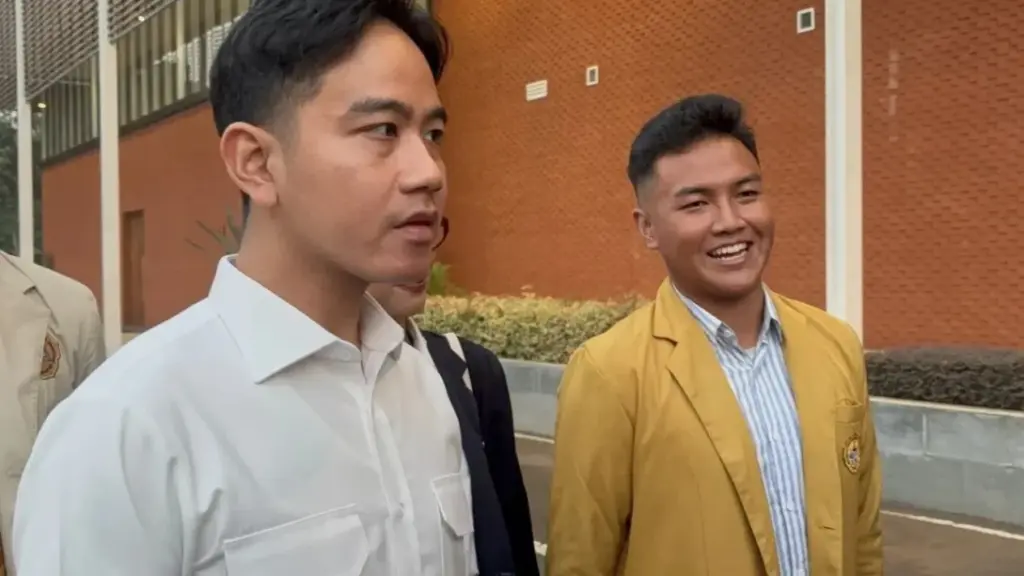Gibran Ajak 5 Mahasiswa Tur Indonesia Timur, Program Prioritas Disorot dari Ende ke Papua