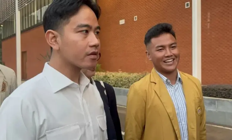 Gibran Ajak 5 Mahasiswa Tur Indonesia Timur, Program Prioritas Disorot dari Ende ke Papua