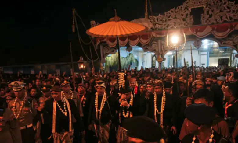 Malam 1 Suro 2026 Tak Sama dengan 1 Muharam, Tiga Keraton Jawa Punya Tradisi Sakral Berbeda