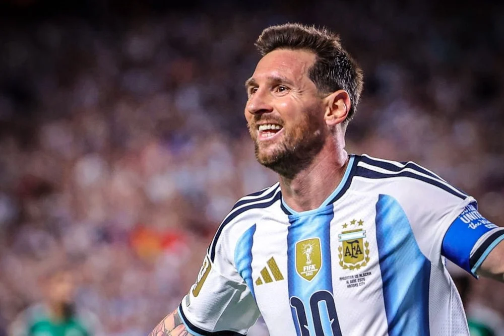 Kartu Merah yang Tak Jadi Diberikan ke Messi, VAR Picu Perdebatan di Piala Dunia