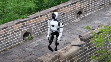 Di Beijing, robot cerdas berkembang cukup dengan naik turun tangga mencari mitra