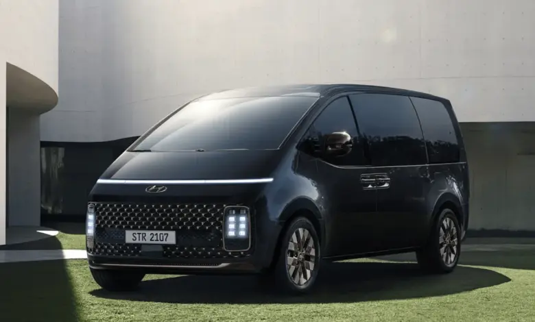 Staria Hybrid dan EV Muncul di Dokumen Resmi, Hyundai Masih Hitung Peluang Indonesia