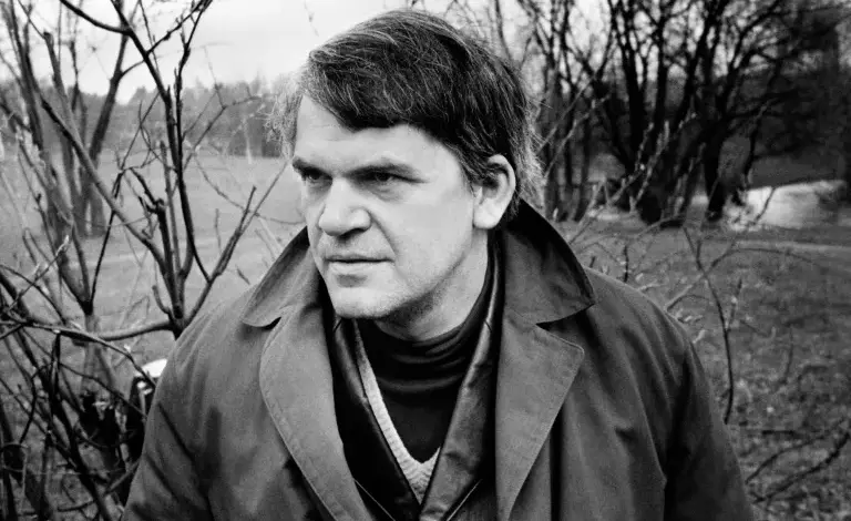Di Brno, Milan Kundera dan Vera Akhirnya Beristirahat dengan Nisan yang Melayang