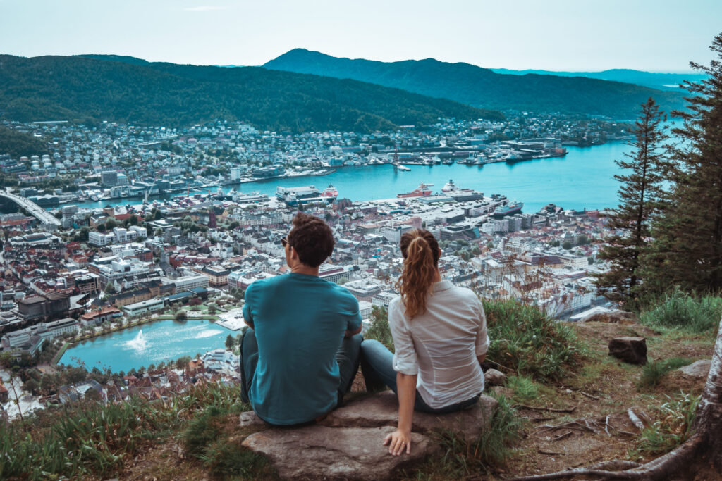 7 Prompt Gemini AI Bertema Bergen Ini Bikin Foto Liburan Terlihat Sangat Nyata