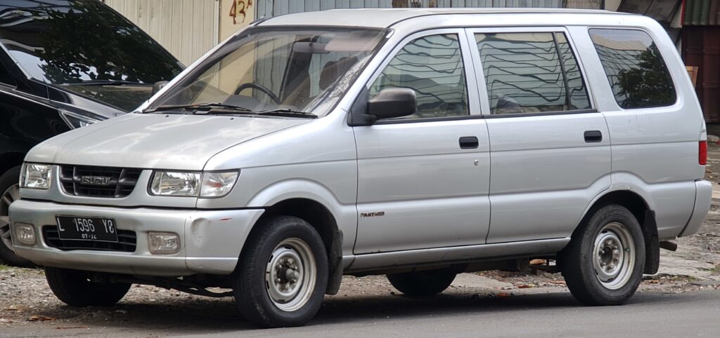 11 Mobil Bekas 7 Seater Murah di Bawah Rp100 Juta, Panther hingga Innova